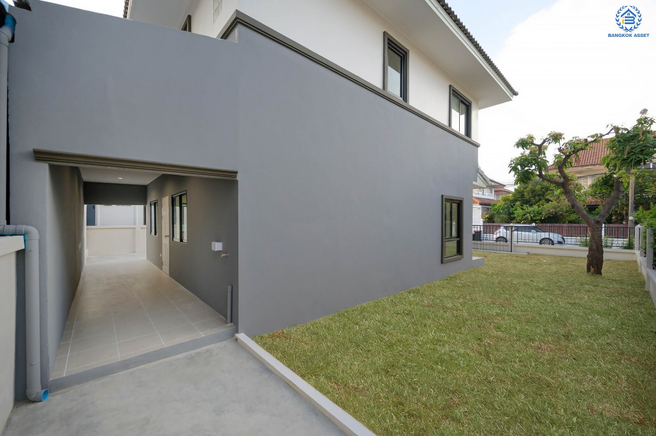 บ้านมือสองตกแต่งใหม่ โครงการ ชัยพัฒน์ เพิ่มสิน บ้านเดี่ยวหลังใหญ่ เนื้อที่ 63.8 ตร.ว. ฟังก์ชัน 3 ห้องนอน 2 ห้องน้ำ พร้อมห้องอเนกประสงค์ชั้นล่าง 1 ห้อง จอดรถได้ 1 คัน บนทำเลเดินทางสะดวก เชื่อมต่อถ.สายไหม, ถ.พหลโยธิน ใกล้สนามบินดอนเมือง และ ใกล้จุดขึ้นทางด่วน"ฉลองรัช"...